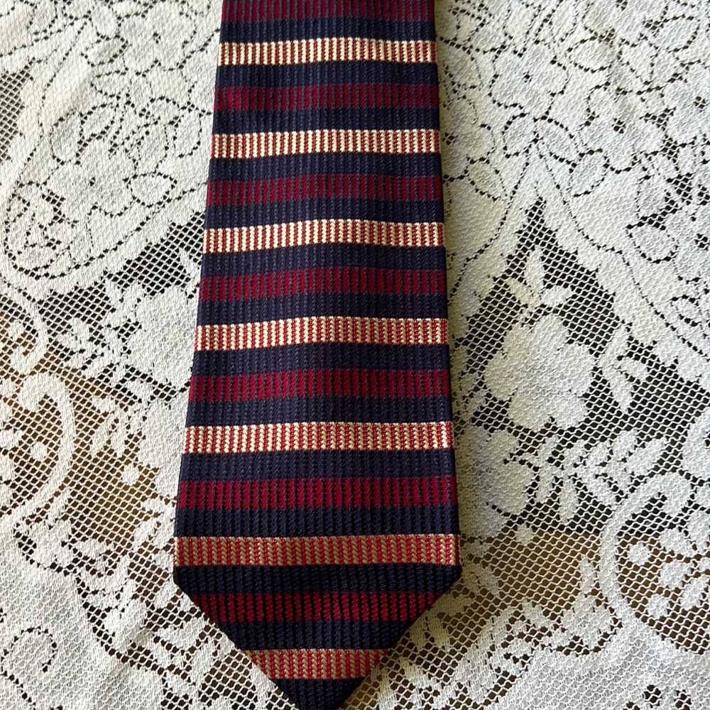 Pure silk men tie. Classic. Barely worn. Made in Spain
